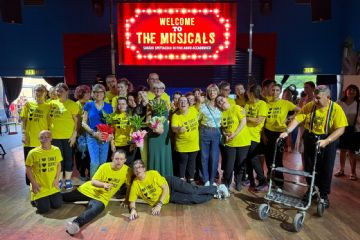 Foto dei ragazzi dei progetti “Sensibilmente Danzando” e “Insieme si può” del C.I.S.S. al saggio di fine anno 